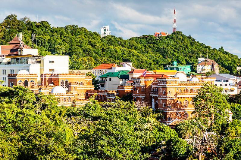 The Rizin Hotel Pattaya Bagian luar foto